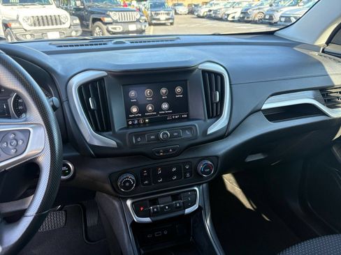 Used 2024 GMC Terrain SLE FWD image 14