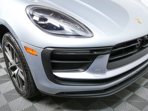 Certified 2025 Porsche Macan image 39