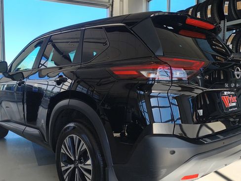 Used 2023 Nissan Rogue SV image 4