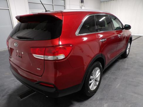 Used 2017 Kia Sorento FWD image 6
