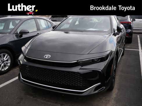 Used 2025 Toyota Crown XLE image 1