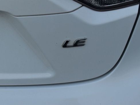 Used 2022 Toyota Corolla LE image 40