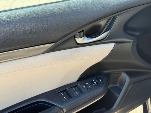 Used 2019 Honda Civic EX image 18