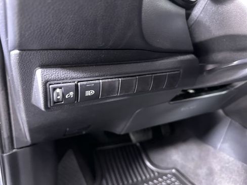 Used 2024 Toyota Corolla SE image 18