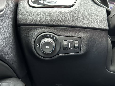 Used 2018 Jeep Compass Limited w/ Navigation Group image 31