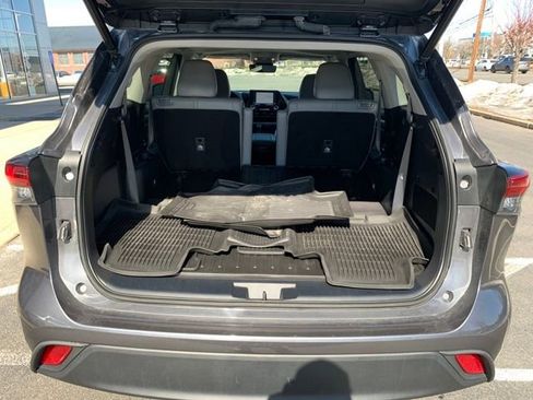 Used 2022 Toyota Highlander XLE image 26