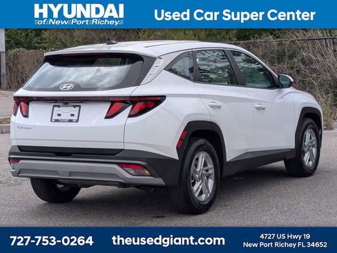 Used 2025 Hyundai Tucson SE image 5
