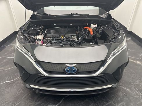 Used 2021 Toyota Venza Limited image 29