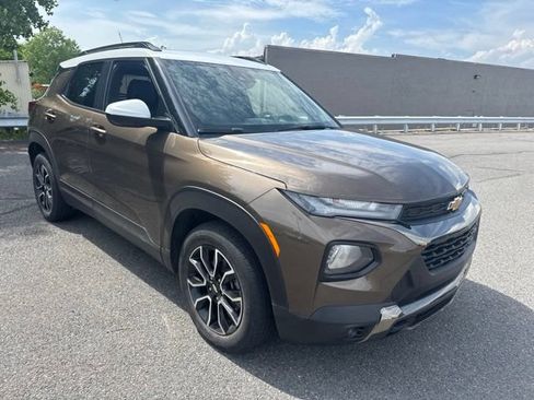 Used 2022 Chevrolet TrailBlazer ACTIV w/ Sun and Liftgate Package FWD image 3