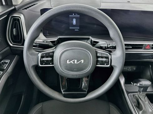 Used 2025 Kia Sorento LX FWD image 18