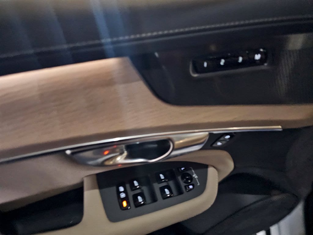Certified 2025 Volvo XC90 B5 Plus AWD/4WD image 18