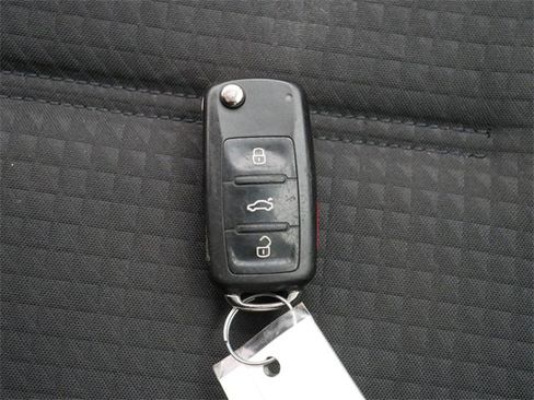 Used 2015 Volkswagen Jetta S image 36