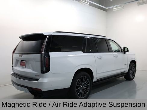 Used 2024 Cadillac Escalade ESV V w/ Heavy-Duty Trailer Package AWD/4WD image 31