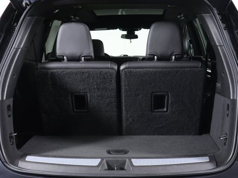 Used 2022 Cadillac XT6 Premium Luxury image 16