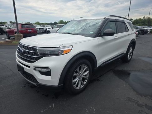Used 2021 Ford Explorer XLT w/ Equipment Group 202A AWD/4WD image 2
