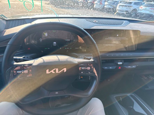Used 2024 Kia EV9 Light RWD image 16