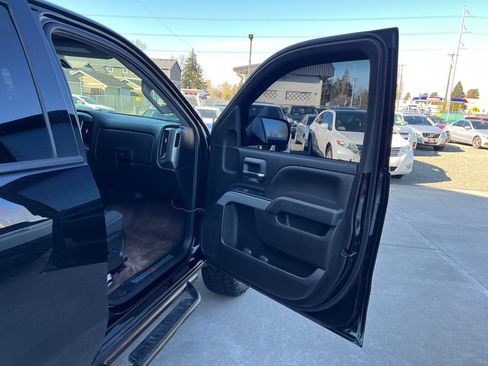 Used 2018 Chevrolet Silverado 1500 LT w/ Redline Edition AWD/4WD image 16
