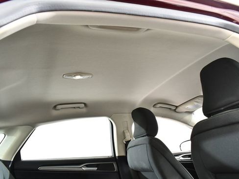 Used 2017 Ford Fusion SE image 18