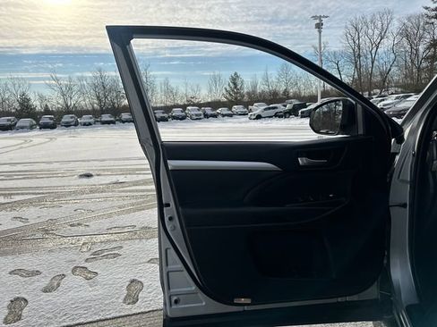 Certified 2019 Toyota Highlander XLE image 22