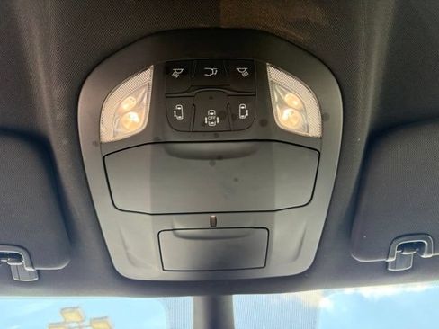 Used 2025 Chrysler Pacifica Select FWD image 24