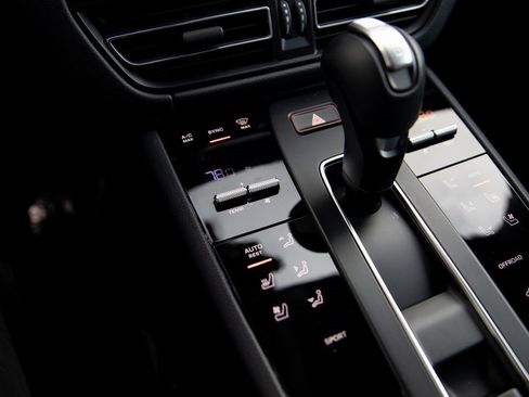 Certified 2025 Porsche Macan image 26