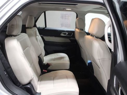 Used 2016 Ford Explorer Platinum AWD/4WD image 30