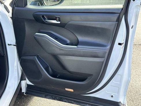 Used 2022 Toyota Highlander XLE image 8