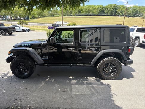 Used 2024 Jeep Wrangler Unlimited AWD/4WD image 7