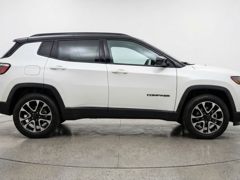 Used 2025 Jeep Compass Trailhawk AWD/4WD image 11