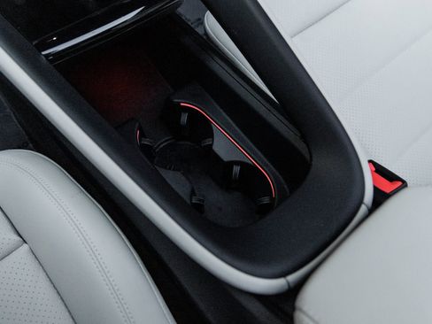 Used 2024 Porsche Macan 4 Electric image 20