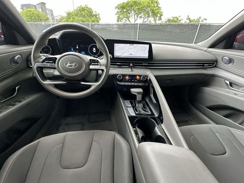 Used 2024 Hyundai Elantra SEL w/ Convenience Package FWD image 17
