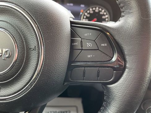 Used 2018 Jeep Renegade Altitude w/ UConnect 8.4 Nav Group FWD image 21