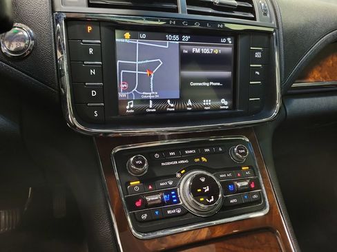 Used 2017 Lincoln Continental Reserve AWD/4WD image 19