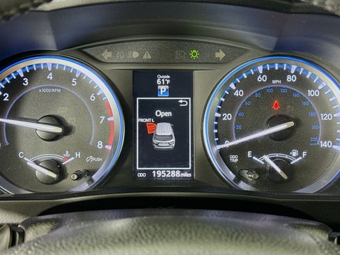 Used 2016 Toyota Highlander XLE AWD/4WD image 12