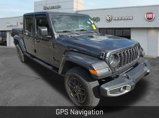 Used 2024 Jeep Gladiator Sport AWD/4WD video 2