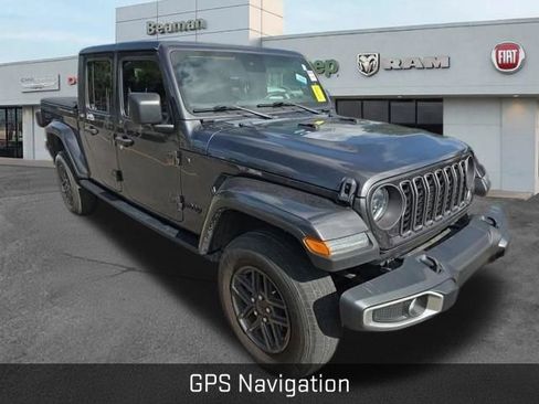 Used 2024 Jeep Gladiator Sport AWD/4WD image 2
