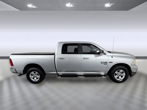 Used 2019 RAM 1500 Classic SLT w/ Luxury Group image 8