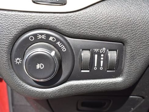 Used 2015 Jeep Cherokee Latitude w/ Cold Weather Group AWD/4WD image 19