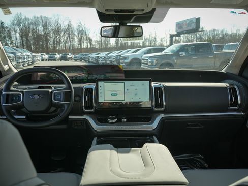New 2026 Ford Expedition Platinum w/ Platinum Ultimate Package AWD/4WD image 32