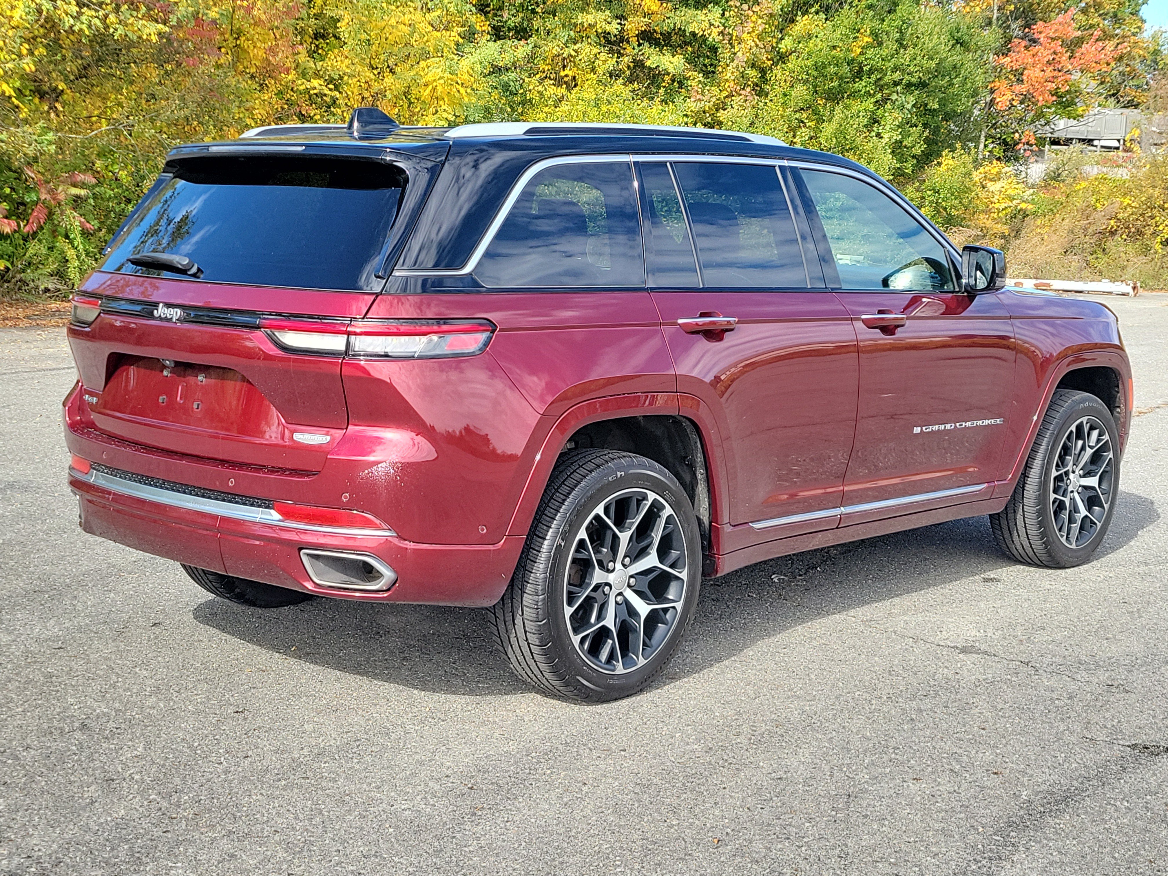 Used 2024 Jeep Grand Cherokee Summit AWD/4WD image 5
