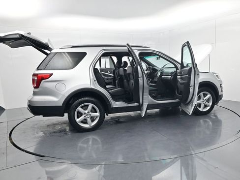 Used 2017 Ford Explorer XLT w/ Equipment Group 202A image 55