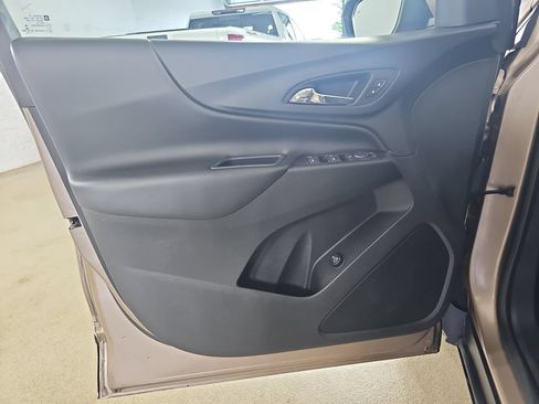 Used 2018 Chevrolet Equinox LT AWD/4WD image 32