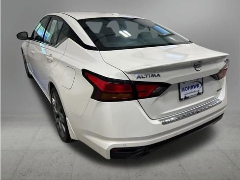 Used 2023 Nissan Altima 2.0 SR FWD image 3