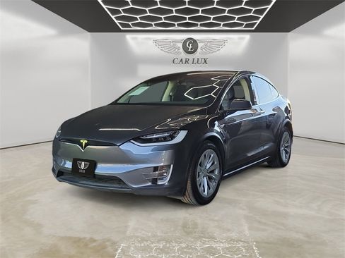 Used 2016 Tesla Model X 90D image 1