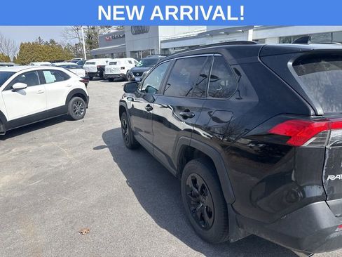 Used 2021 Toyota RAV4 LE image 11