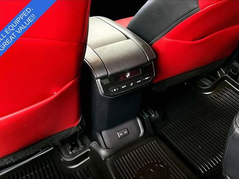 Used 2023 Toyota Highlander XSE image 32