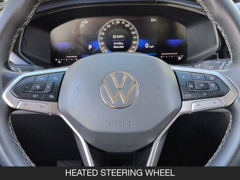 Used 2024 Volkswagen Taos SE image 12