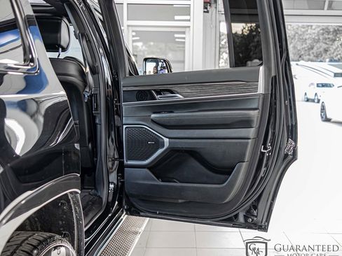 Used 2022 Jeep Wagoneer Series II w/ Premium Group I AWD/4WD image 40