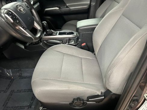 Used 2018 Toyota Tacoma SR5 image 8
