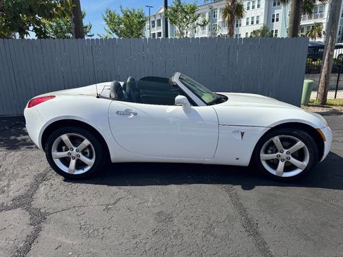 Used 2007 Pontiac Solstice Convertible w/ Premium Package image 2